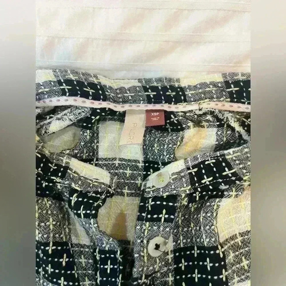 Anthropologie  women's size XS petite button up top - Picture 9 of 9